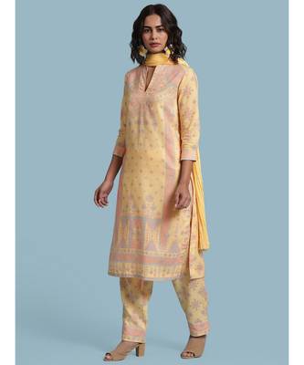 Round Neck Printed Kurta With QUARTER SLEEVE Sleeve Pant And Dupatta 2