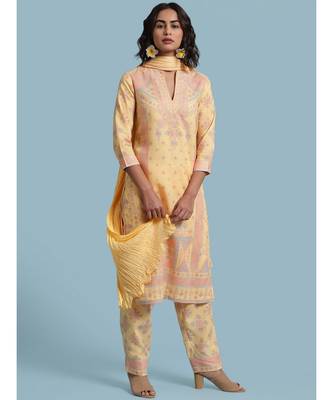 Round Neck Printed Kurta With QUARTER SLEEVE Sleeve Pant And Dupatta 4