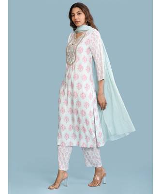 Round Neck QUARTER SLEEVE Sleeve Printed Kurta With Gota Work With Pant And Dupatta 2