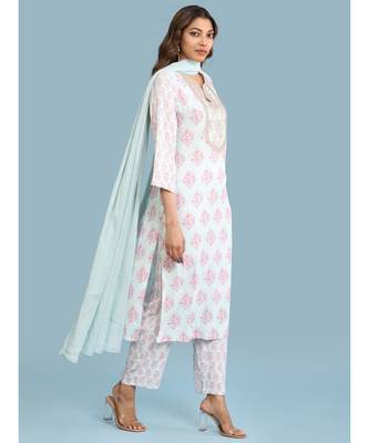 Round Neck QUARTER SLEEVE Sleeve Printed Kurta With Gota Work With Pant And Dupatta 3