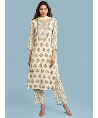 Round Neck QUARTER SLEEVE Sleeve Printed Kurta With Gota Work With Pant And Dupatta 1