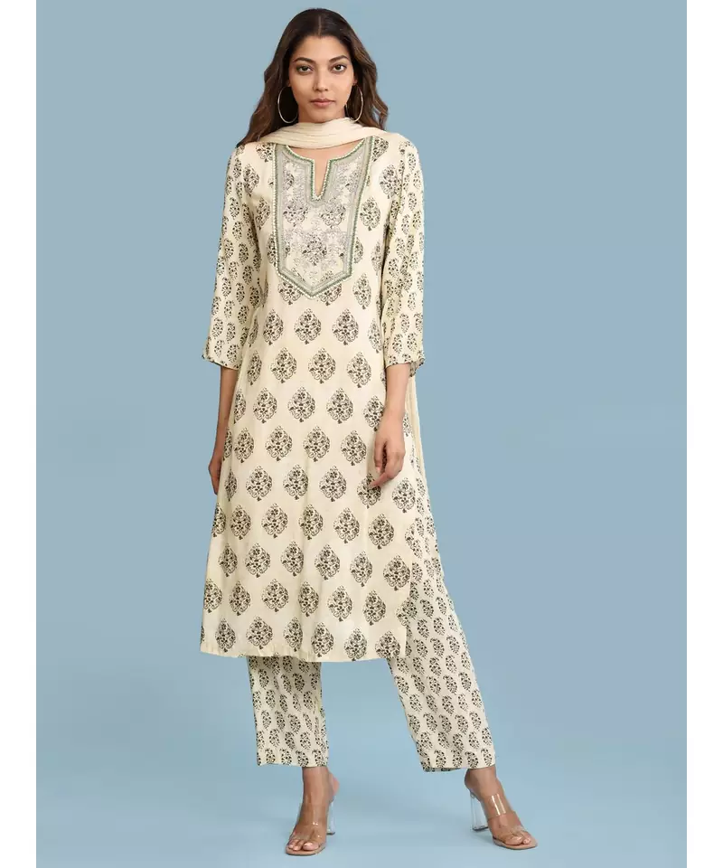 Round Neck QUARTER SLEEVE Sleeve Printed Kurta With Gota Work With Pant And Dupatta