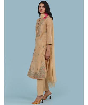 QUARTER SLEEVE Sleeve Embroidered Yoke Kurta With Pant And Dupatta 2