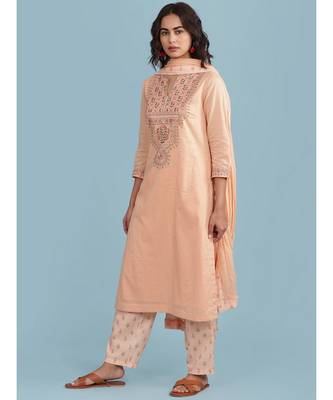 Round Neck Embroidered Yoke QUARTER SLEEVE Sleeve Kurta With Printed Pant And Dupatta 2