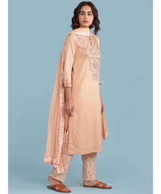 Round Neck Embroidered Yoke QUARTER SLEEVE Sleeve Kurta With Printed Pant And Dupatta 3