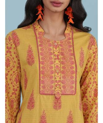 Band Collar QUARTER SLEEVE Sleeve Kurta With Lace At Yoke Border With Pant 5