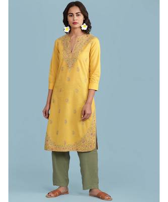 Rond Neck Embroidered Kurta With Pants 1