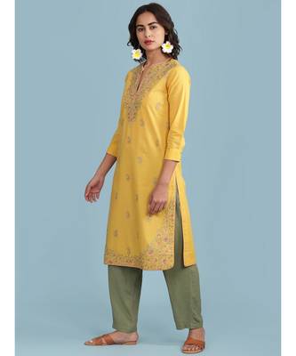 Rond Neck Embroidered Kurta With Pants 2