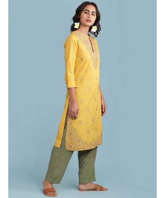 Rond Neck Embroidered Kurta With Pants 3
