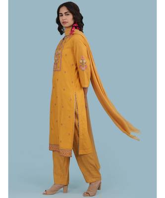 QUARTER SLEEVE Sleeve Embroidered Yoke Kurta With Pant And Dupatta 2