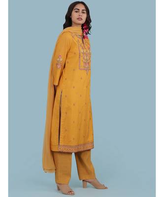 QUARTER SLEEVE Sleeve Embroidered Yoke Kurta With Pant And Dupatta 3