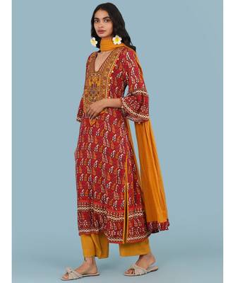 V Neck Straight Printed Kurta With Pant And Dupatta 2