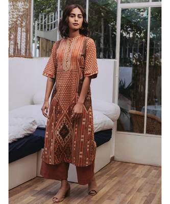 Band Collar Short Sleeve Kurta With Embroidery At Placket And Pants 1