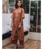 Band Collar Short Sleeve Kurta With Embroidery At Placket And Pants