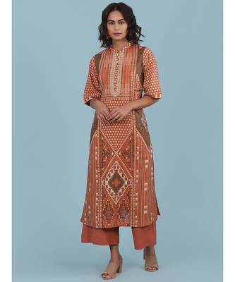 Band Collar Short Sleeve Kurta With Embroidery At Placket And Pants 2
