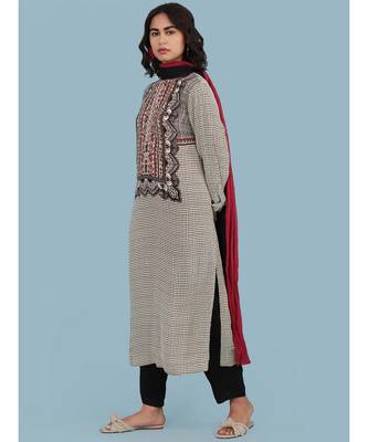 Round Neck Full Sleeve Printed Kurta With Pant And Dupatta 2