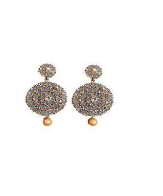 Sachiva Fashion Grey Coloured Kundan With Gold Plated With Chain & Maang Tikka Necklace  5