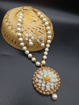 White pearl Yellow Gold Brass Necklace & Pair of Earring 1