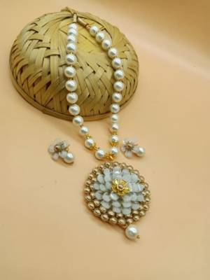 White pearl Yellow Gold Brass Necklace & Pair of Earring 2