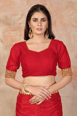 Red embroidered silk blend saree with blouse 4