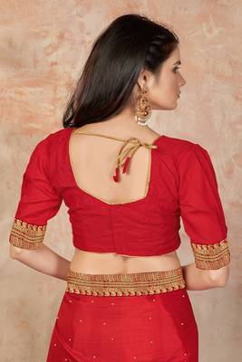 Red embroidered silk blend saree with blouse 5