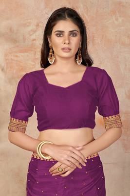 Purple Embroidered Silk Blend Saree With Blouse 4