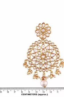 White kundan Yellow Gold Alloy Earrings