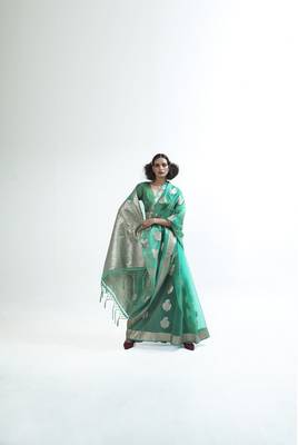 Green woven organza saree with blouse 2
