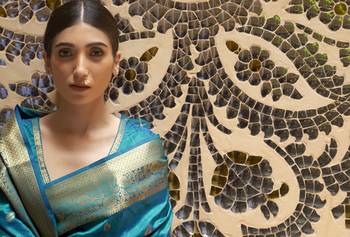 Blue woven silk saree with blouse 2