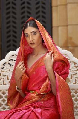 Pink woven silk saree with blouse 2