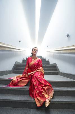 Pink woven banarasi saree with blouse 3