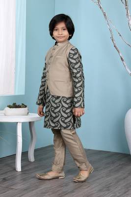 Green printed banarasi silk boys-kurta &-pyjama 2