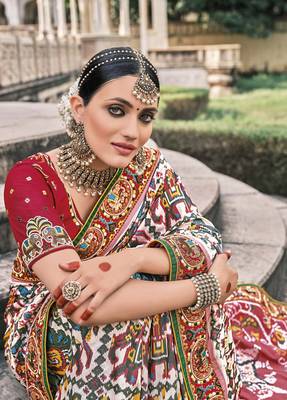 White printed pure silk saree with blouse 2
