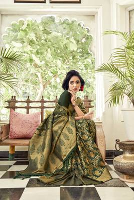 Green woven banarasi saree with blouse 3