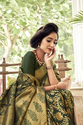 Green woven banarasi saree with blouse 4
