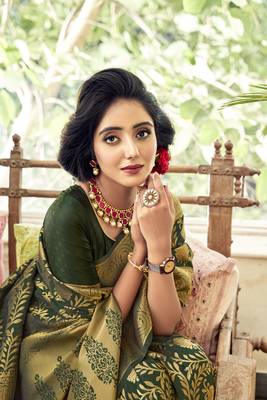 Green woven banarasi saree with blouse 5