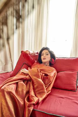 Red woven banarasi saree with blouse 5
