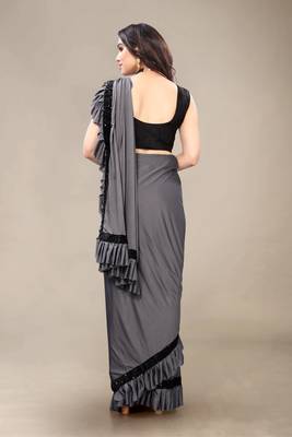 Grey hand woven crepe saree with blouse 4