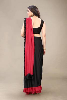 Red hand woven crepe saree with blouse 4