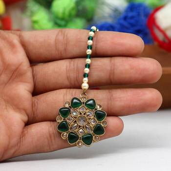 Green maang-tikka 1