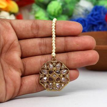 Gold maang-tikka 1