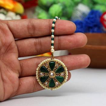 Green maang-tikka 1