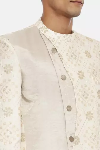 perfect for a reception or a wedding sangeet. pair with ivory pants for a complete look.