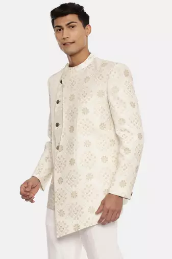 perfect for a reception or a wedding sangeet. pair with ivory pants for a complete look.
