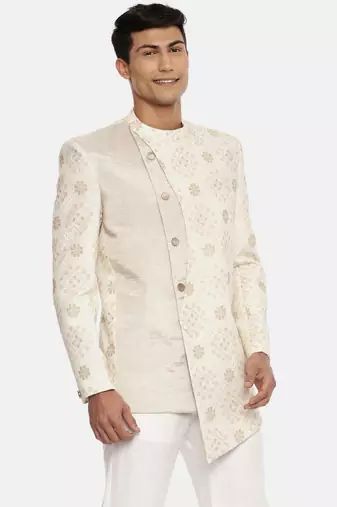 perfect for a reception or a wedding sangeet. pair with ivory pants for a complete look.