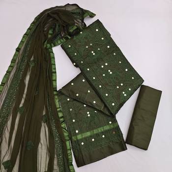 Divaastha Green Cotton Embroidered Aari Work Salwar Kameez 2