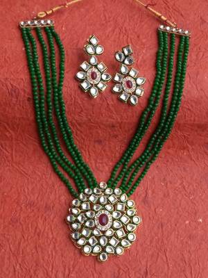 Green Polki Pearl Kundan Necklace Sets 2