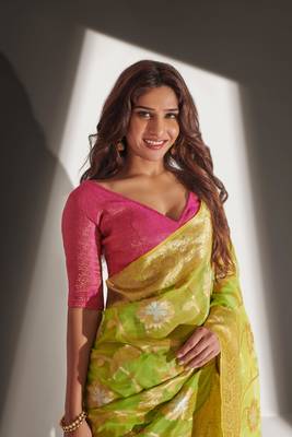Light green woven organza saree with blouse 3