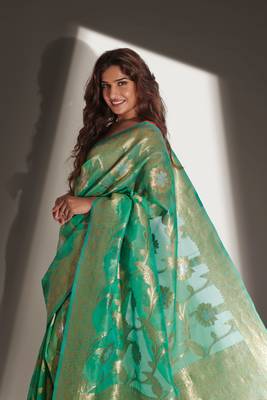 Green woven organza saree with blouse 3