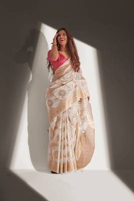 White woven organza saree with blouse 2
